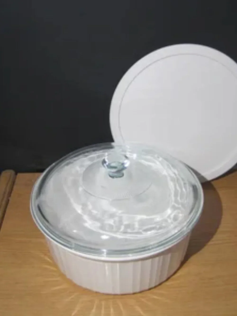 Vintage 2.5 Qt. French White Round Baking Casserole F-1-B with 2 New Lids